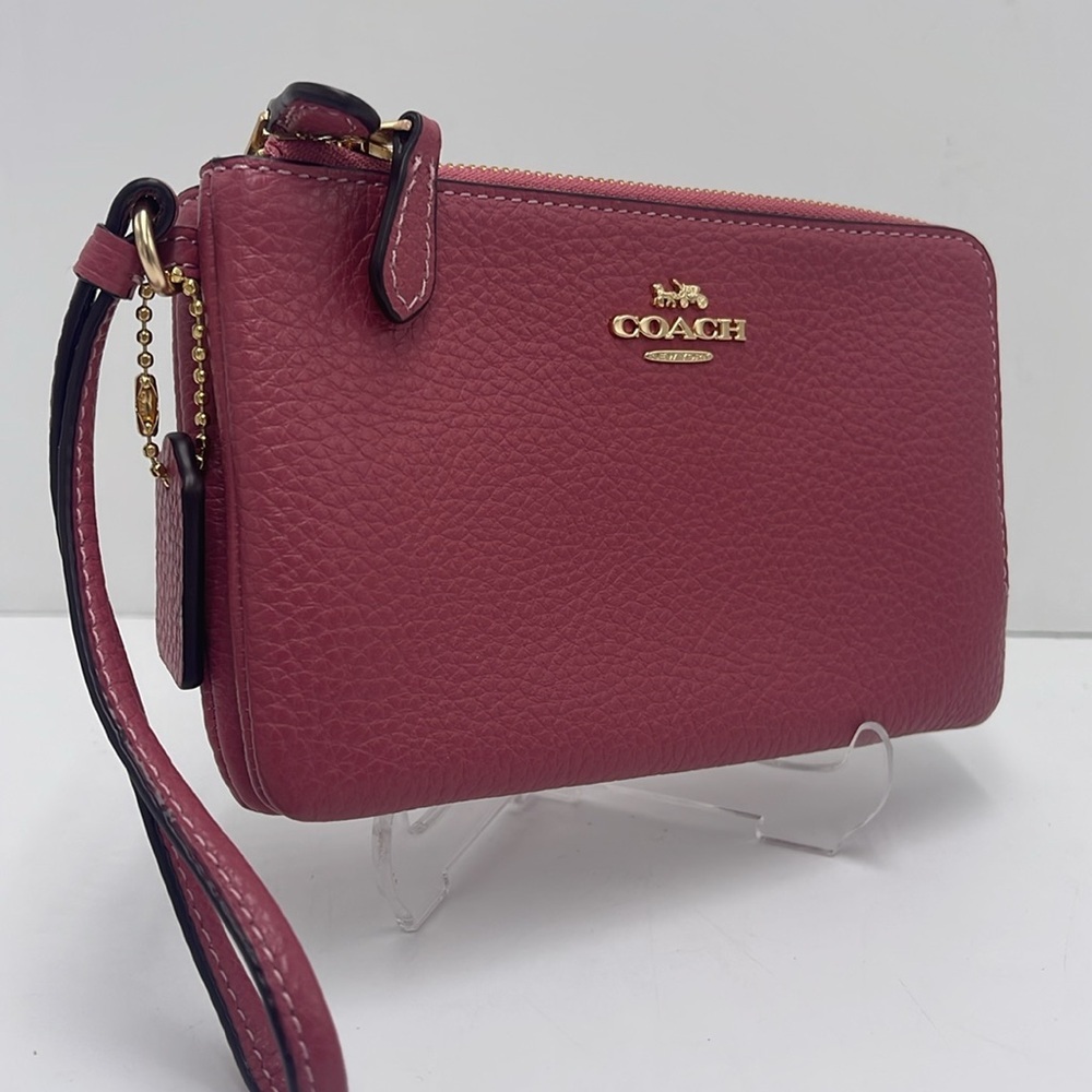 Coach Double Corner Zip Wristlet
IM/Rouge
NWT - Picture 6 of 16